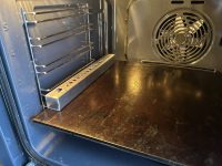 BW Stoombakje in inbouwoven op een baking steel